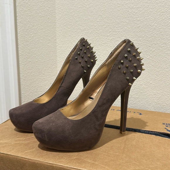Heels - Picture 1 of 2